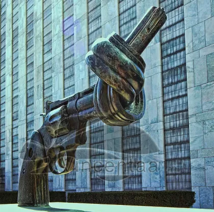 Famous Design Metal Craft Replication Bronze Knotted Gun Sculpture