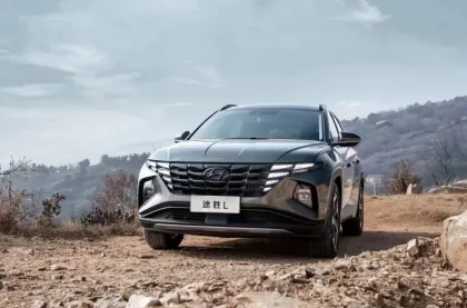 5-seater Comfortable gasoline SUV Hyundai Tucson