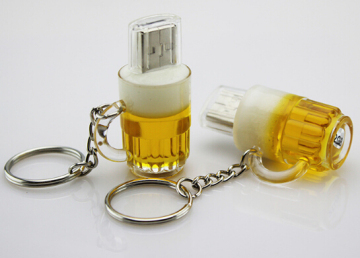 customized beer mug shape usb drive with keychian for gifts