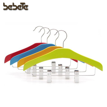 Wholesale Colorful Display Design Wooden Clothes Hangers with Clips