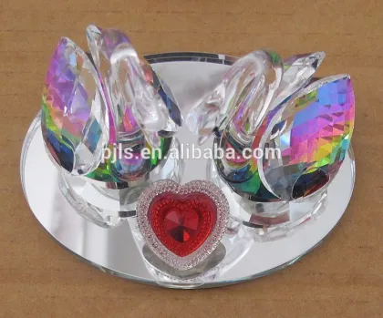 wedding decorations ,wedding gifts ,glass swan ,glass figurines