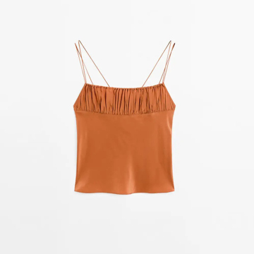 Eleganti dettagli pieghettati di Womens con un senso di canotta di drappeggio