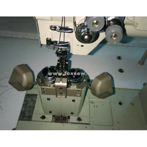 Máquina de coser de punto de cadeneta de servicio pesado con alimentación compuesta posterior a la cama