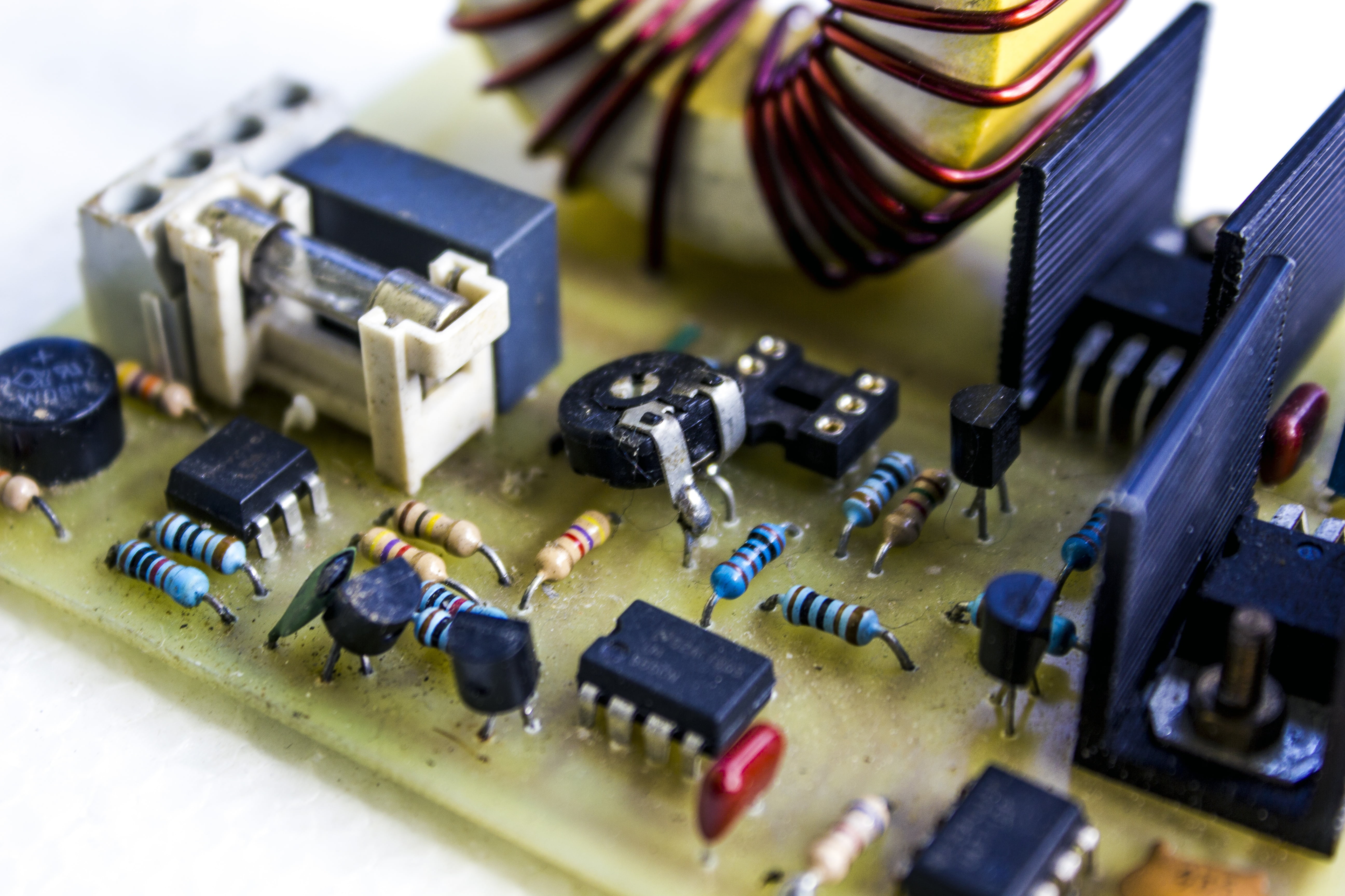 electrician-circuit-electromechanical-differe