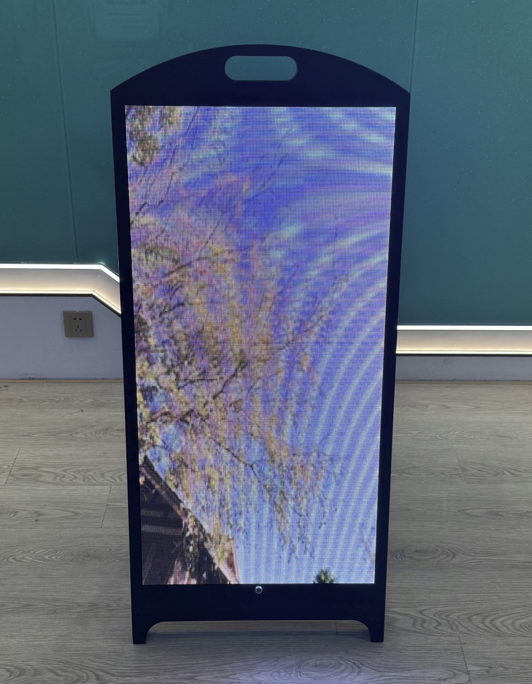 Endüstriyel bağlantıya sahip IP65 sınıfı su geçirmez mobil LED ekran