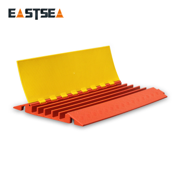 Venta en caliente de 5 canales PU Flexible Conjunto de plástico Protector de cable
