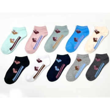 Cute polyester socks with heart-shaped pattern