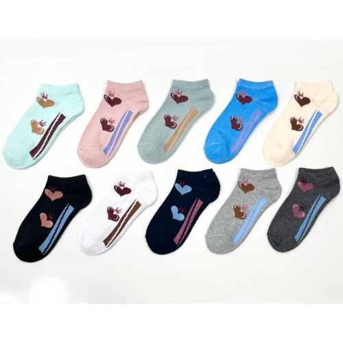Cute polyester socks with heart-shaped pattern