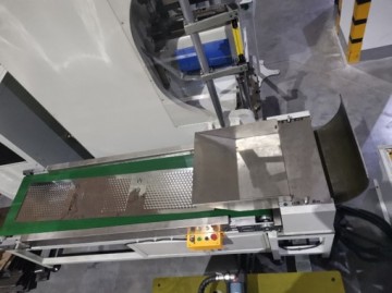 Laminatoio a tre assi