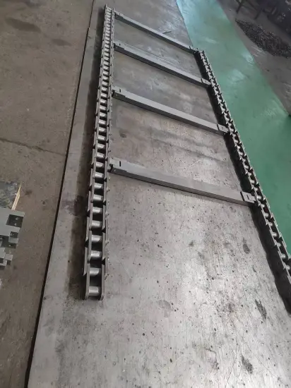 Welded wing conveyor chain