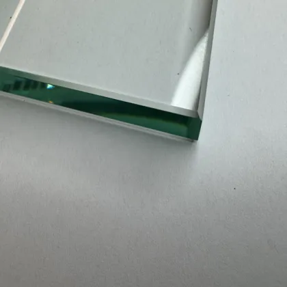 Ultra White and Ultra Transparent Low Iron High-End Glass