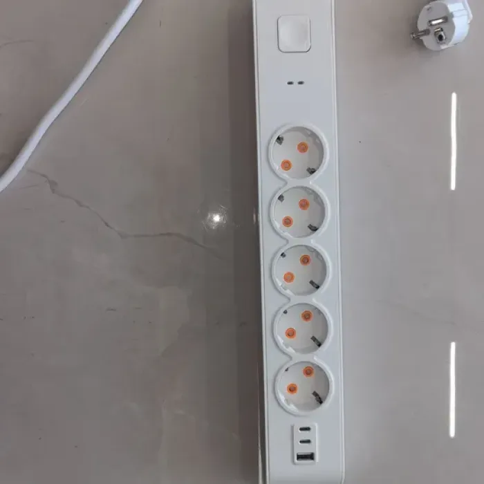 Soket Ekst 5 Arah dengan USB 3,4A