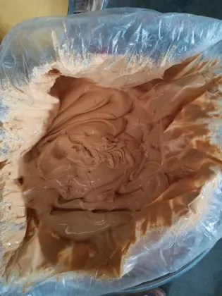 Brown liquid polish wax