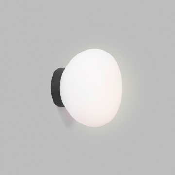 Opal Globe -Suche im Oberflächen Ei