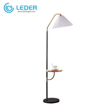 Lampadaire haut d&#39;angle en bois LEDER