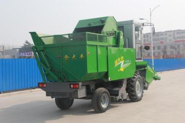 three row corn combine harvester