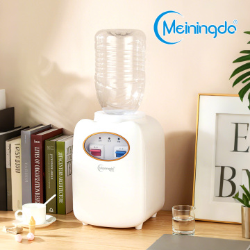 Elegante dispenser per acqua bianca