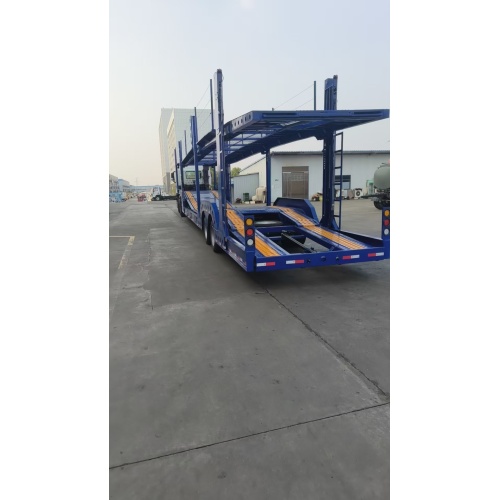 Небольшой транспортный автомобильный прицеп