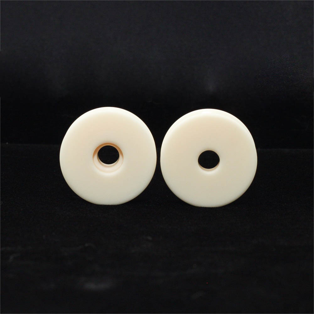 Textile ceramic thread roller guide