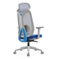 La silla de oficina con la parte posterior puede colgar ropa
