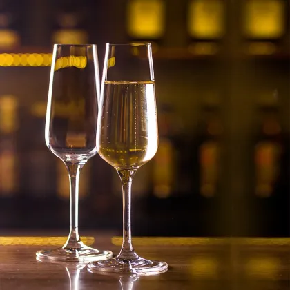 High-Quality Vintage Silver Stamping Hand Gift Box Wedding Mr and Mrs Champagne Glasses Set