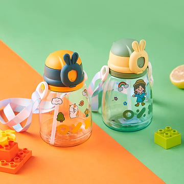 Bottiglie d'acqua in plastica trasparente all'ingrosso per bambini - 600 ml Design carino con cinturino