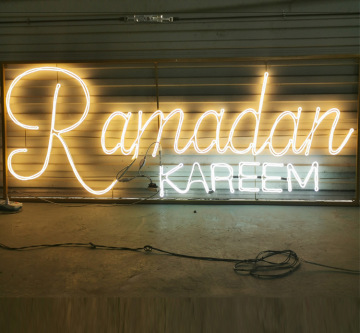 Outdoor IP65 wasserdichtes LED Custom Motiv Light Signboard für Straßenstangendekoration (Neon RGB)