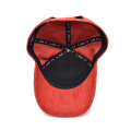 Berretto da baseball ricamato a velluto rosso