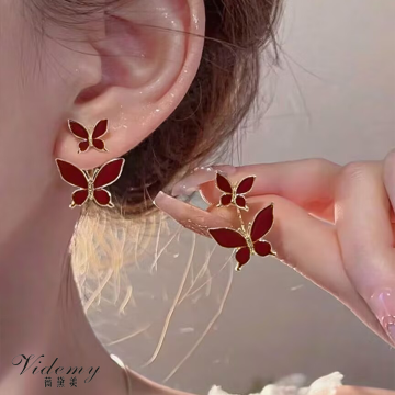 Rear hanging butterfly design stud earrings