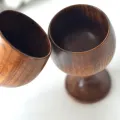 Tazza in legno naturale di giuggiola con manico