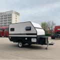 Trailer de viagem campista de motorhome fora da estrada Caravana