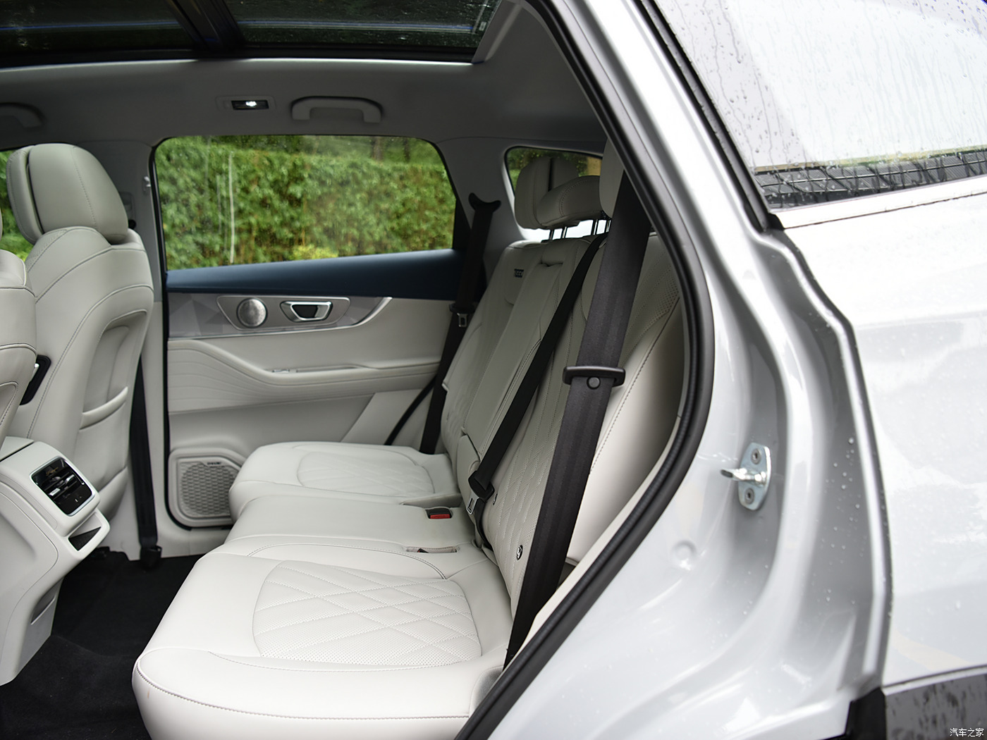 Chery Tiggo 8 Pro 5-seater SUV car