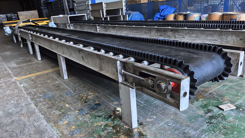 Intelligent Manufacturing Sets Sail Overseas: Hengbiao Technology Delivers Two Sets of Stainless Steel Fully Enclosed Quantitative Feeders for Overseas Deployment!