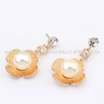 Fashionable beautiful flourish alloy earrings, made of alloy, pearl and rhinestoneNew