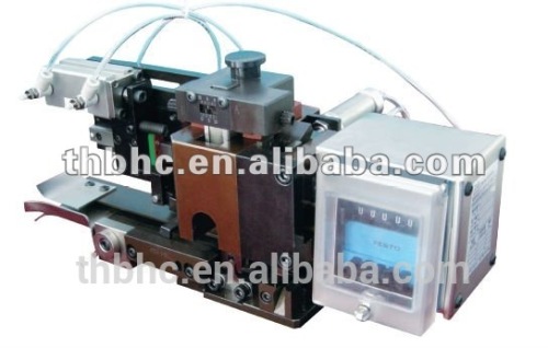 Special terminal applicator for crimping machine