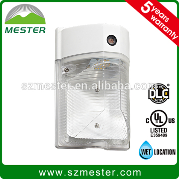 LED wall mount fixture 25W 2200lm 5 years warranty UL and DLC certificate for outdoor use with light sensor