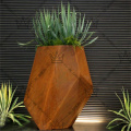 Planter en métal et en bois