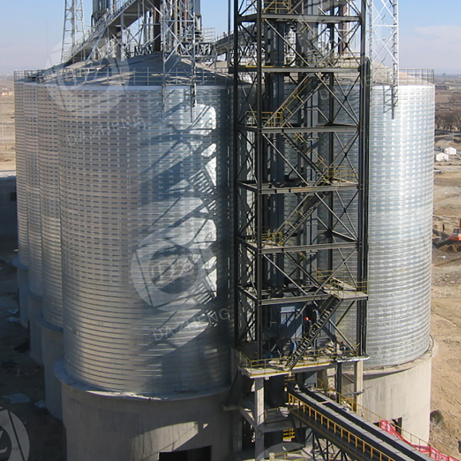 Intelligent early warning storage silo