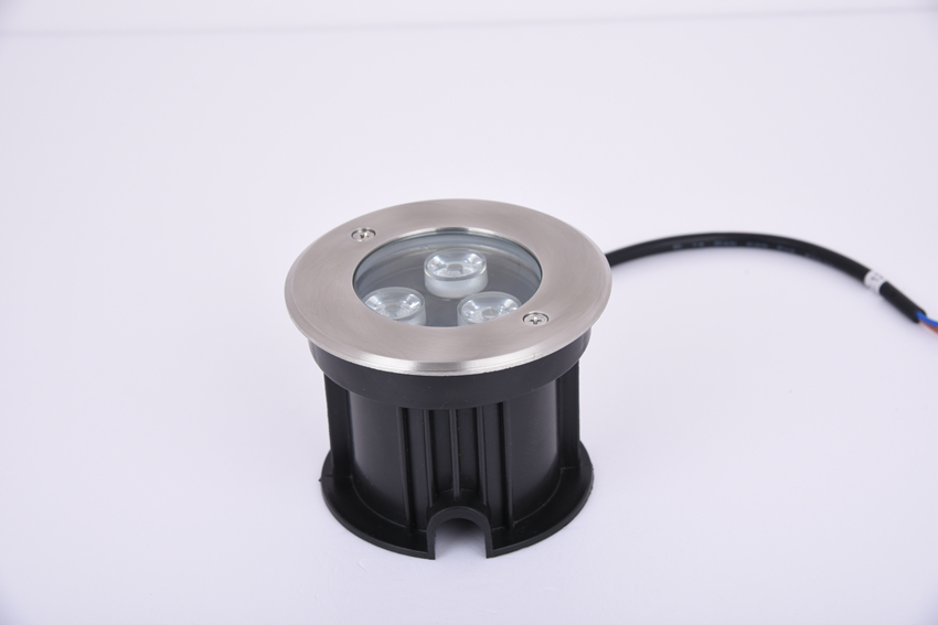 Anti glare LED underwater light for swimming pool