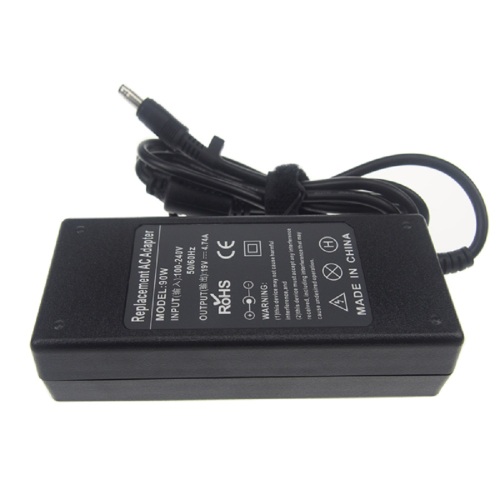 Adattatore CA per laptop da 90 V 4,74 A 90 W.