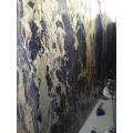 Mineral sodalite biru besar yang berharga