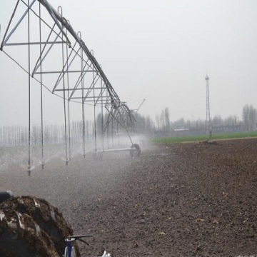 Sprinkler diameter up to 1200 meters, waterless rotation can be performed at both ends of the cultivated land