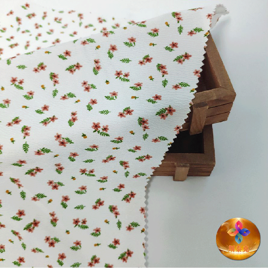 モダンな柄をプリントしたスタイリッシュなクレープ織物