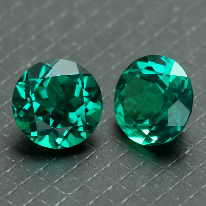 Émeraude hydrothermale ronde de couleur verte de Colombie, taille brillant