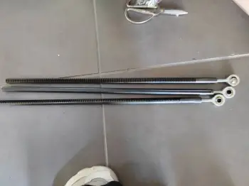 Automatic bar feeder-synchronous rack and pinion