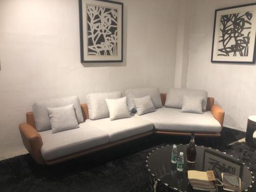 Moderne zachte woonkamer lounge suite hoekbank