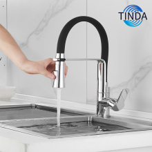 時代を超越したクロム仕上げの洗練された蛇口