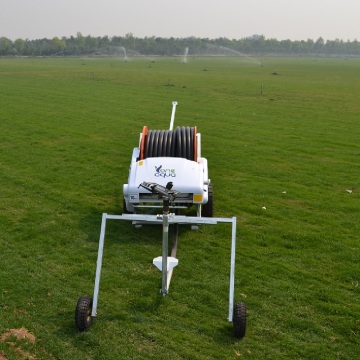 Petit système d&#39;irrigation à enrouleur de tuyau Bauer à vendre