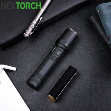 1300 LUMEN LED rechargeable LED Tactical Handheld Auto-Defense Lampe de poche