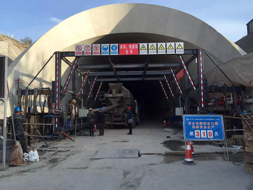 Chariot à creux pour tunnels